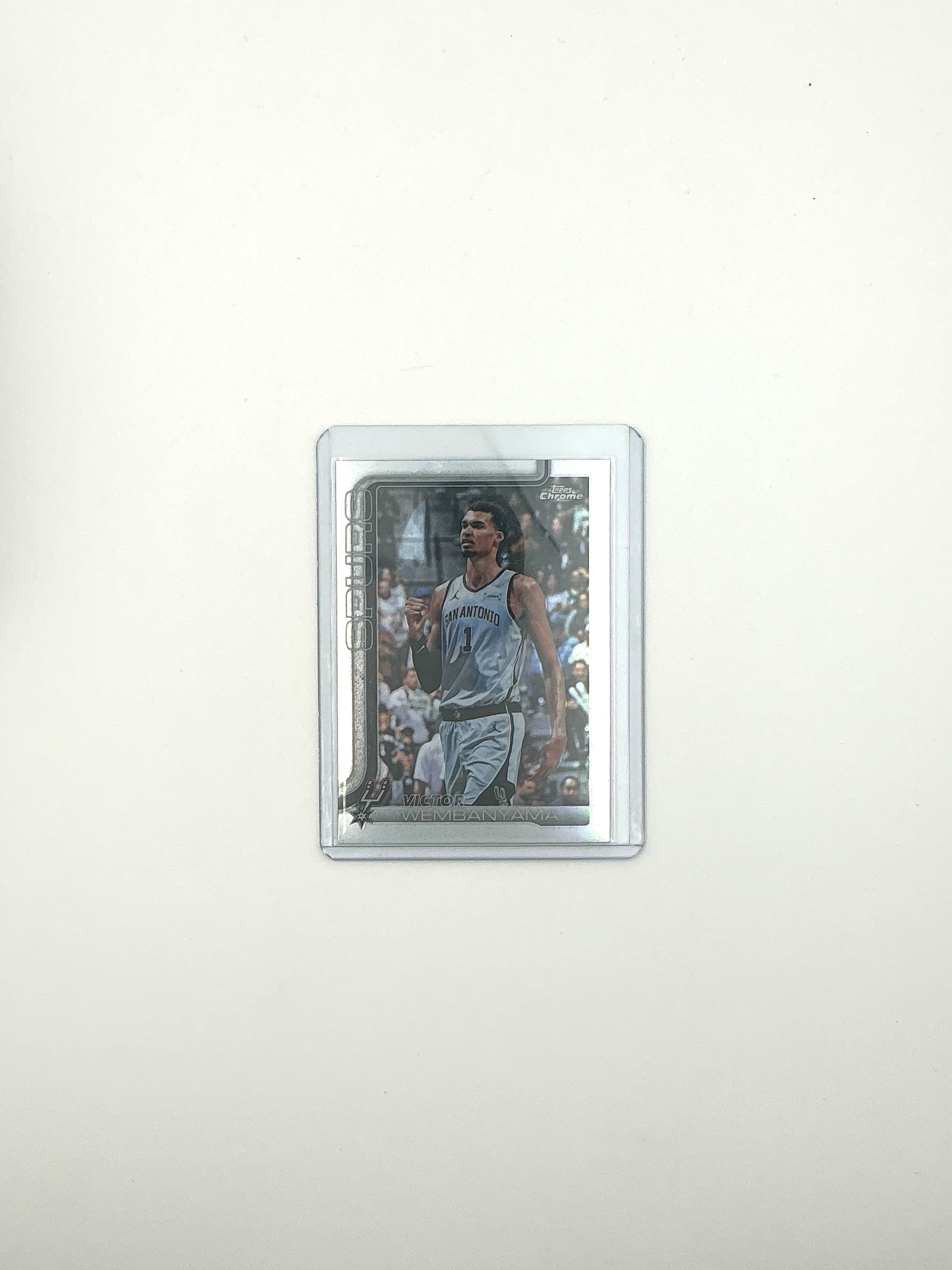 2025-26 Topps Chrome Update Victor Wembanyama set for 3 Cards No.#22 Spurs